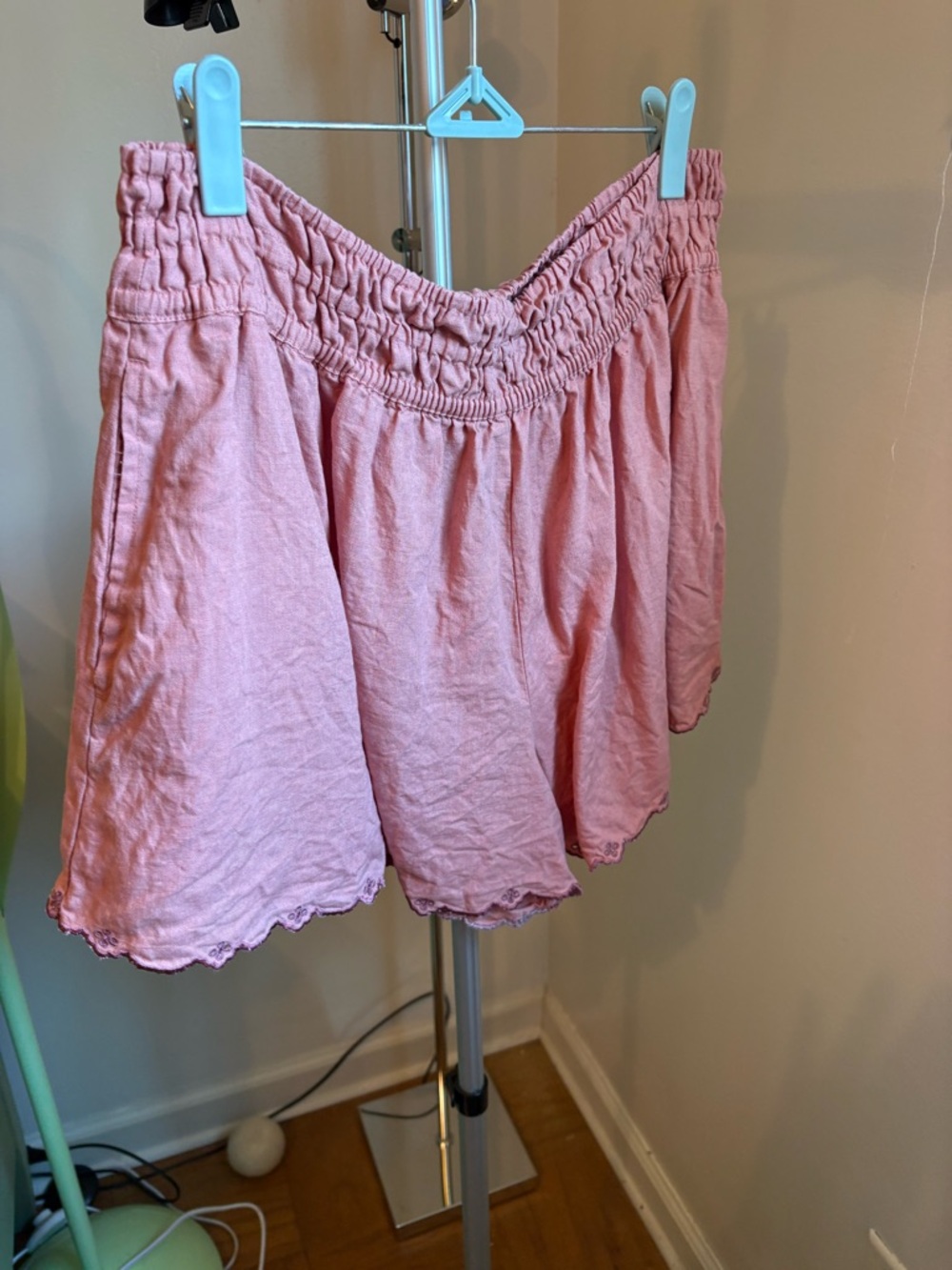 Anthropologie Somerset Shorts Linen Rose Pink Scalloped edge with flower L